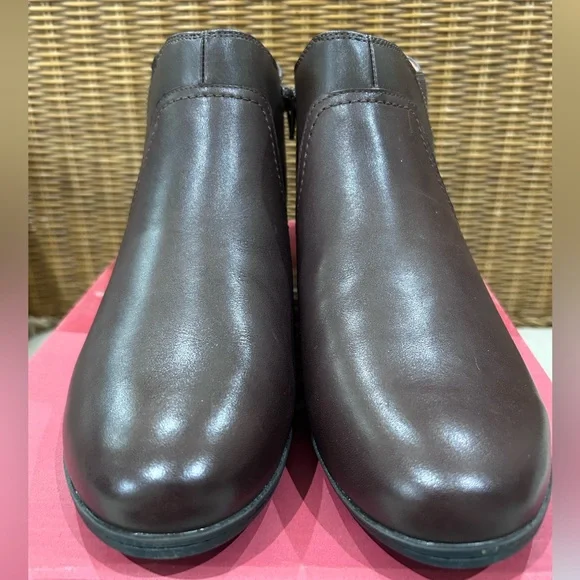 Cobb Hill Crosbie Gore Women's Brown Slip On Boots Bootie Size 8.5 W NEW In Box - Picture 2 of 7